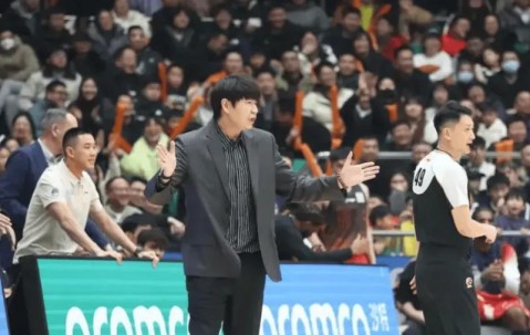 大发官方-淘汰浙江邱彪场边采访！强调国内球员敢于承担，赞陈林坚地位提升